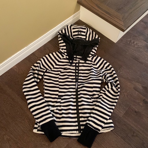 🍋Lululemon black / white size 4 hoody - Picture 1 of 6